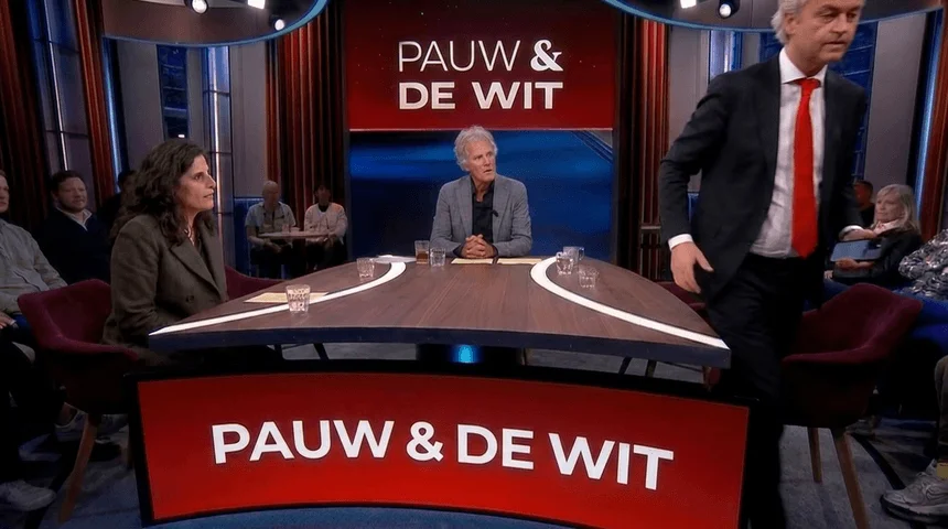 De lege stoel nadat Wilders de studio verliet